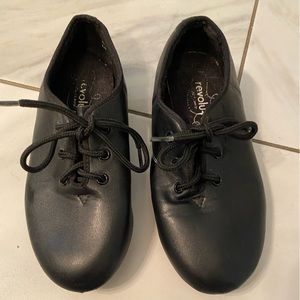Girl’s tap shoes, very good condition.